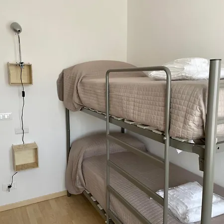 First Line House Appartement *